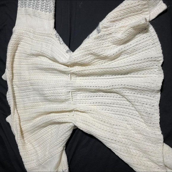 Taylor Swift -esque Cardigan. Oversized, knit cardigan with waist defining tie - Picture 6 of 6